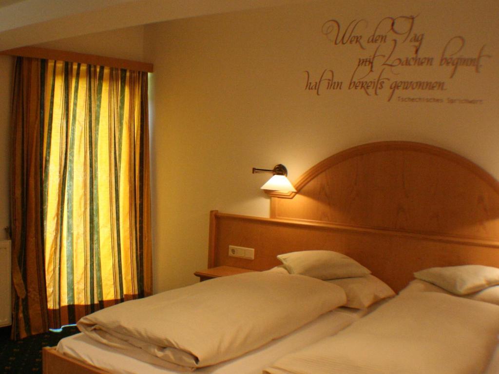 Hotel Garni Laerchenhof Lech am Arlberg Room photo