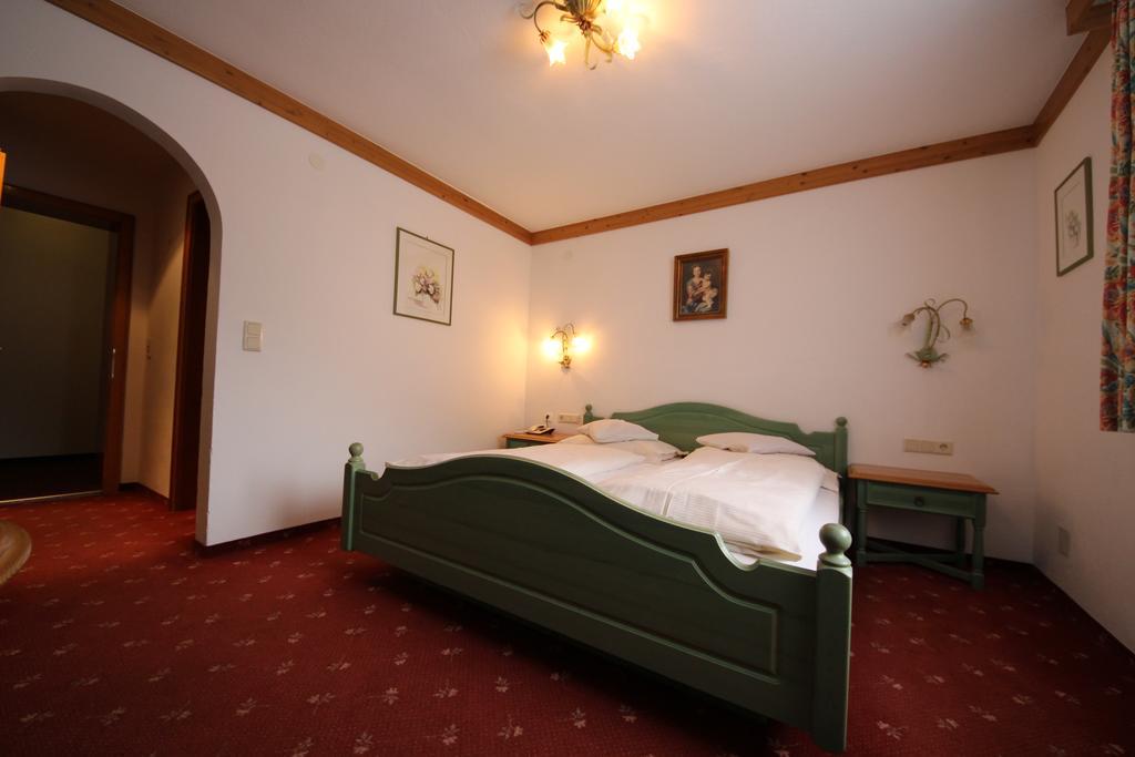 Hotel Garni Laerchenhof Lech am Arlberg Exterior photo
