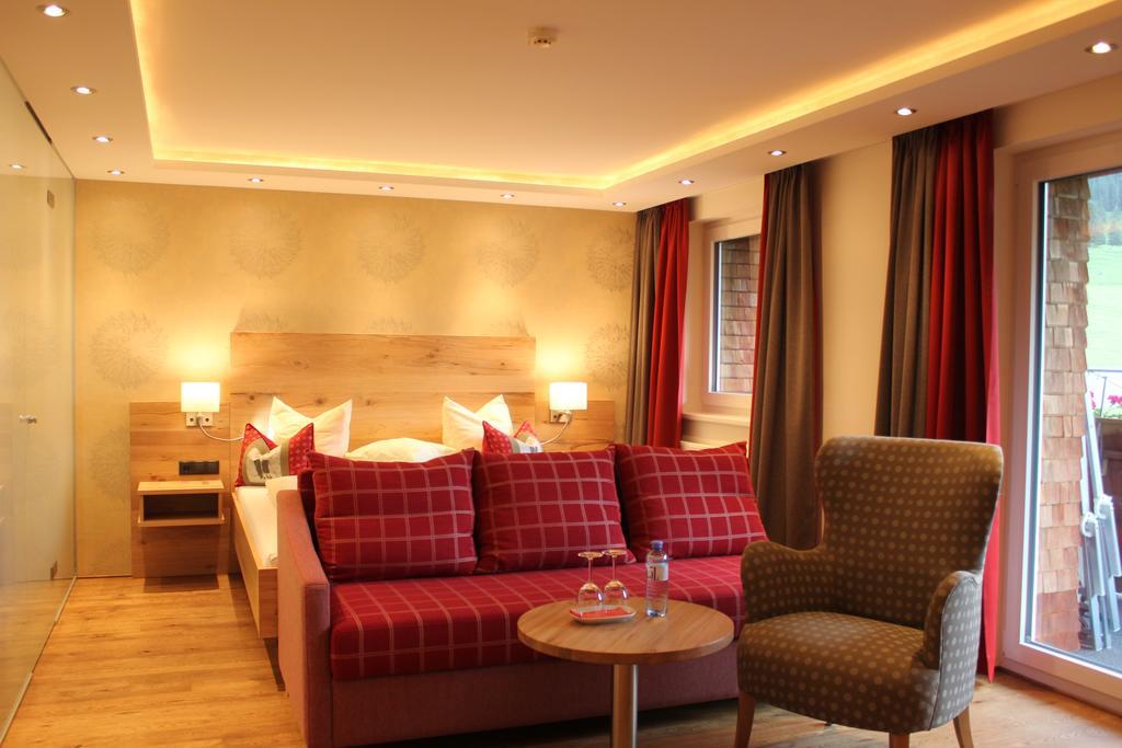 Hotel Garni Laerchenhof Lech am Arlberg Room photo