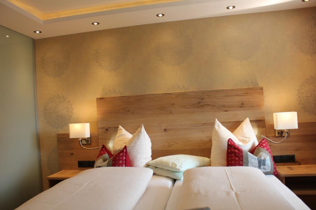 Hotel Garni Laerchenhof Lech am Arlberg Room photo
