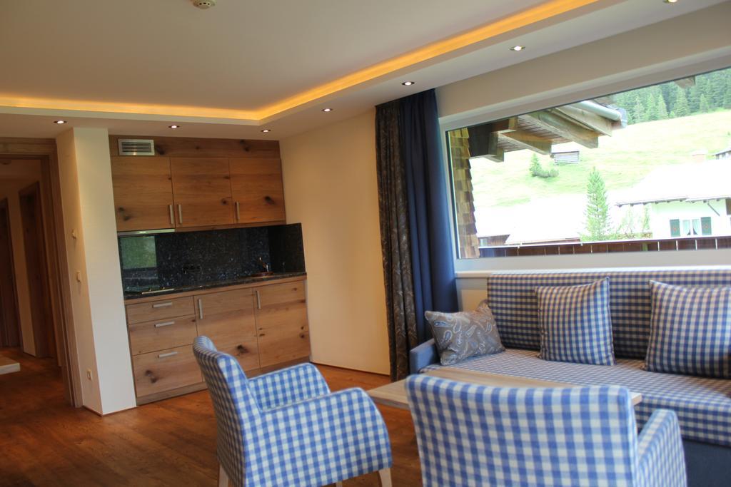 Hotel Garni Laerchenhof Lech am Arlberg Room photo